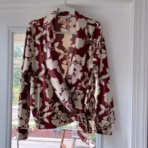 Bright purple and cream silky wrap top. Size 2x